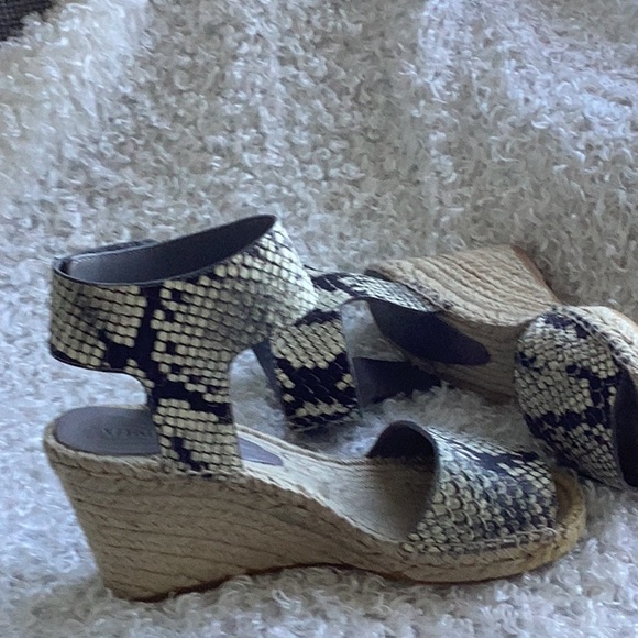 VINCE ESPADRILLE WEDGES Size 7M - Picture 4 of 13